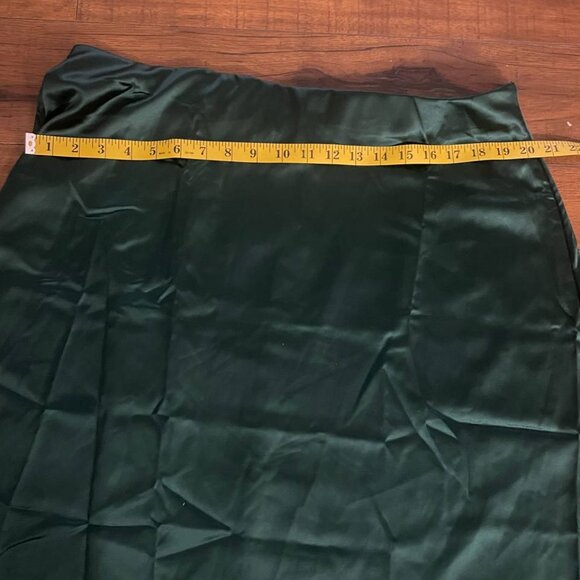 Hanna Nikole Plus Size Satin Skirt Size 20W - Picture 3 of 7